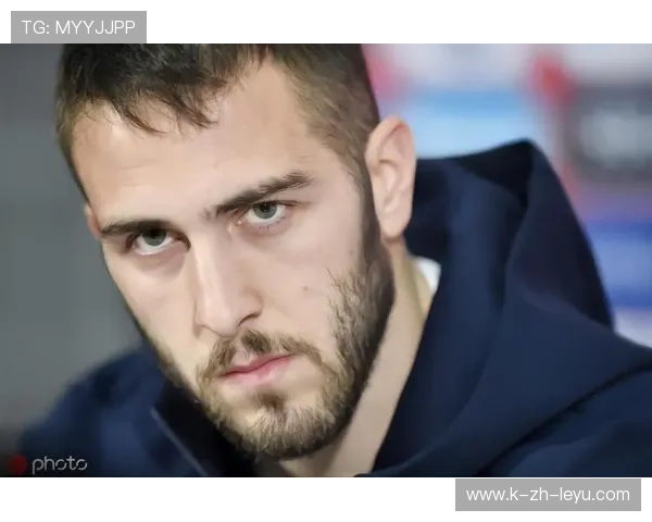 奥林匹亚科斯训练课上福图尼斯连续创造空间 奥林匹亚科斯训练课上福图尼斯连续创造空间