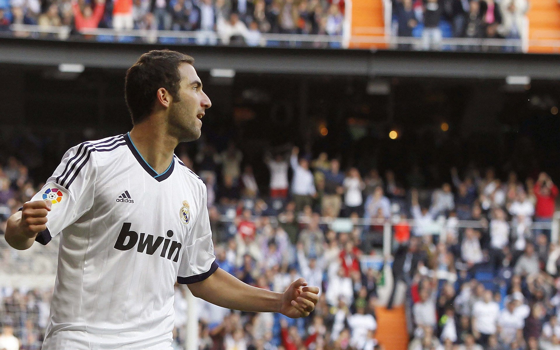 巴西队在南美预选赛中领先,稳步迈向世界杯