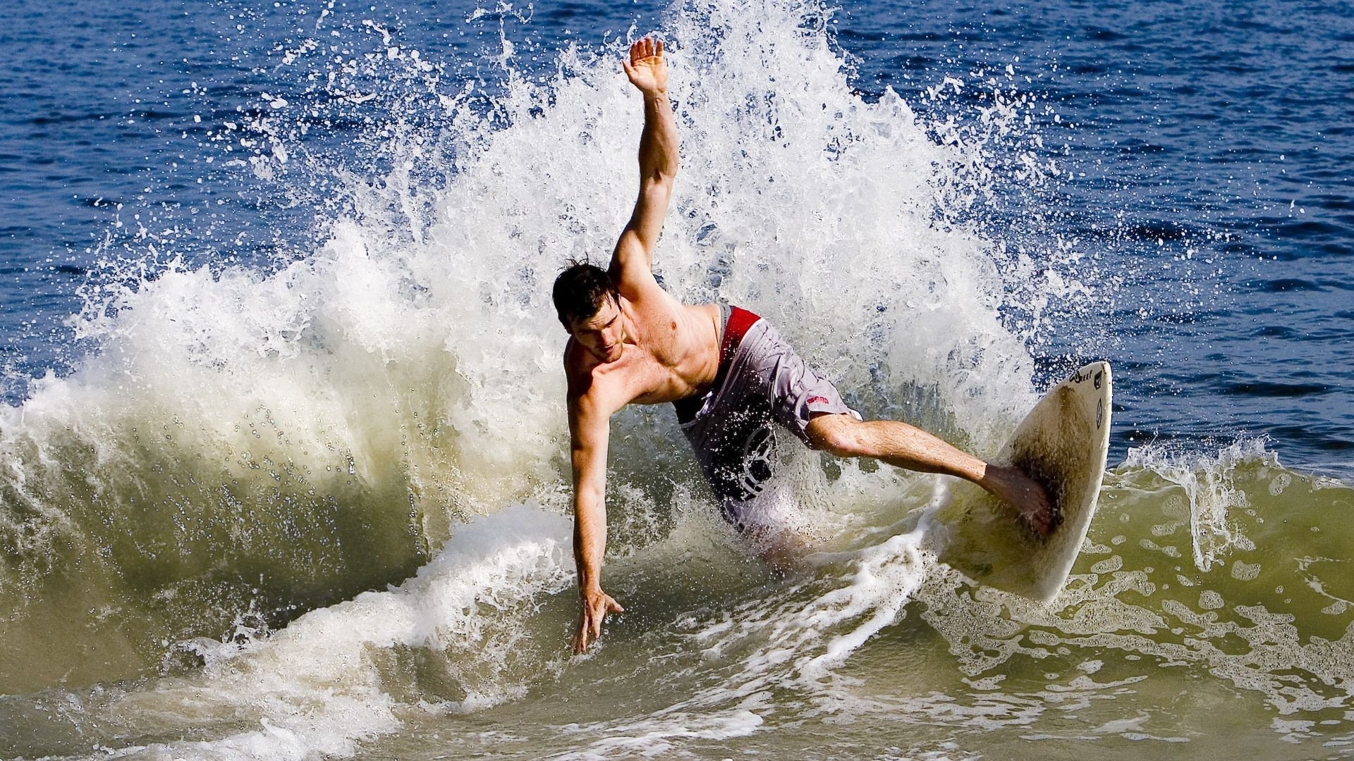 摩纳哥蝶泳选手节奏精准有力,摩纳哥王妃游泳