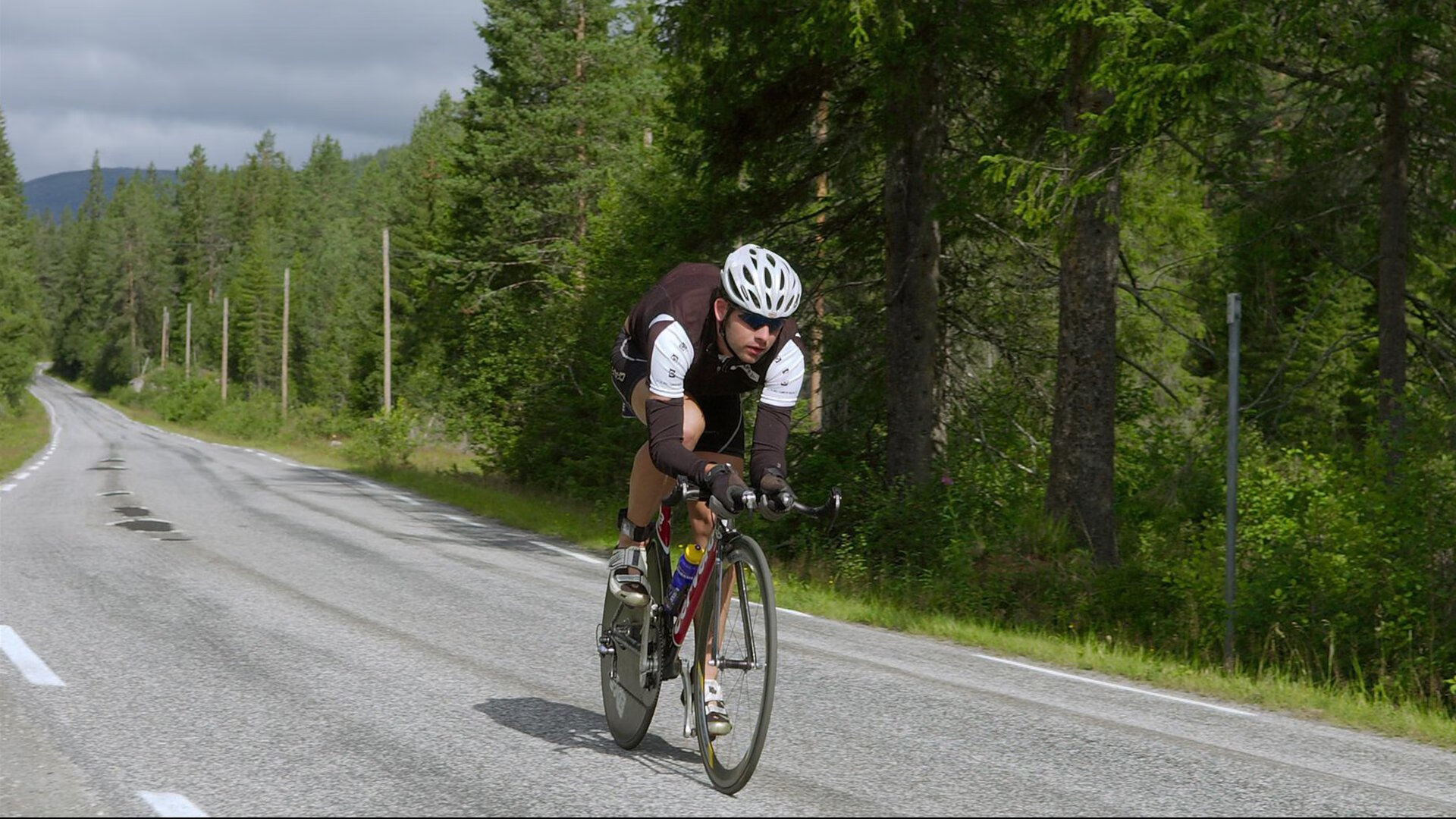 中国足球裁判员现场判罚与 VAR 技术协调问题探讨，国内足球裁判